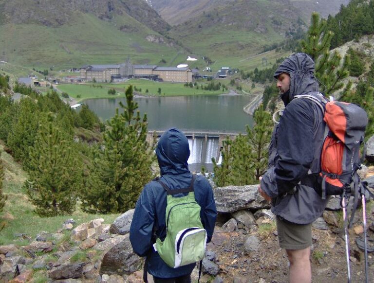 Observant el Santuari de Nuria cami de Fontalba