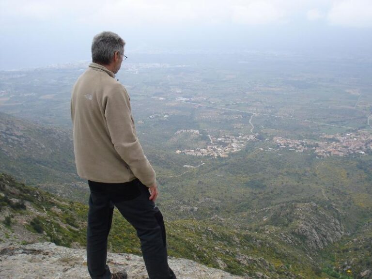 En Jose observa el cami de baixada a Palau-severdera