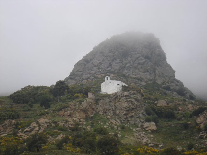 Ermita de Sant Onofre entre la boira