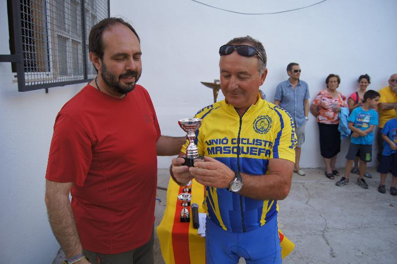 lliurament de la flama a la penya ciclista