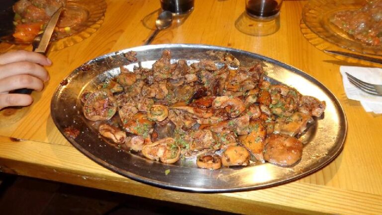 bolets cuinats i a punt per menjar