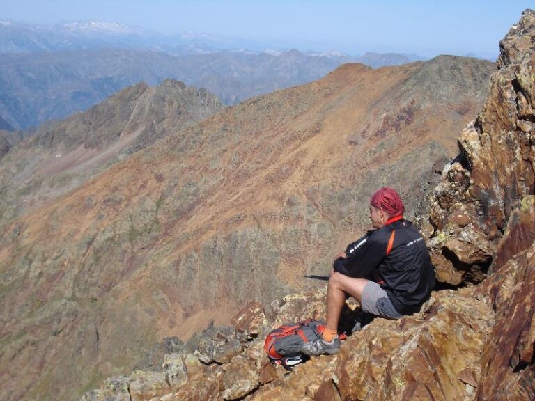 Ruben descansant a la tartera de la Punta Gabarr?