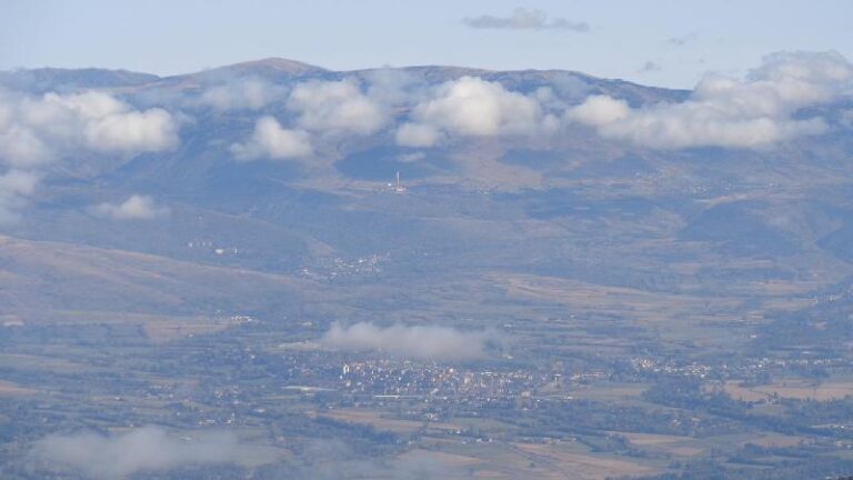 vista de puigcerda des del cim de penyes altes