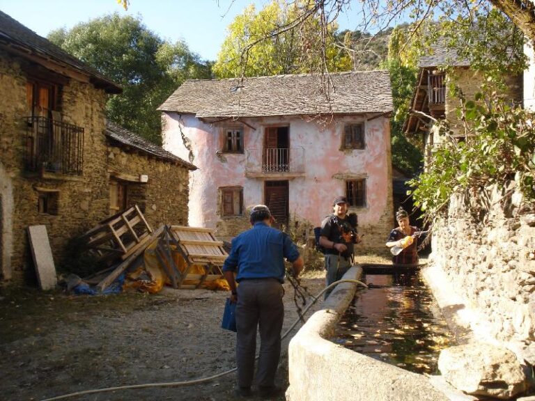 Coversant amb dos habitants de Dorve