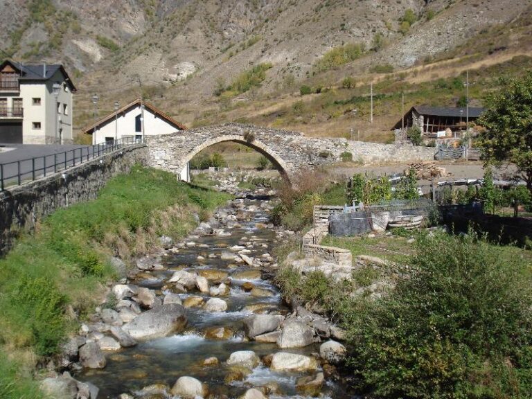 Pont de Espot sobre el Riu Escrita