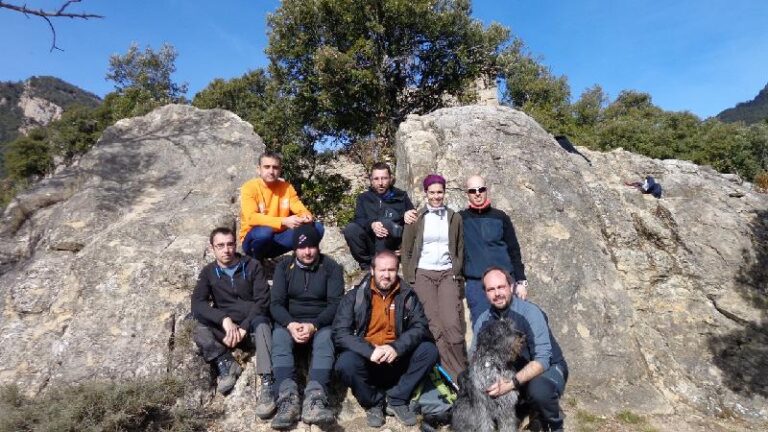 foto de grup davant el castell de Roset