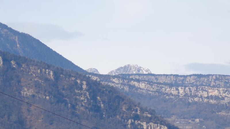 El Pedraforca sobre els Cingles de Vallcebre