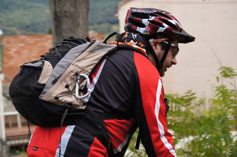 pedalant per la ruta del carrilet