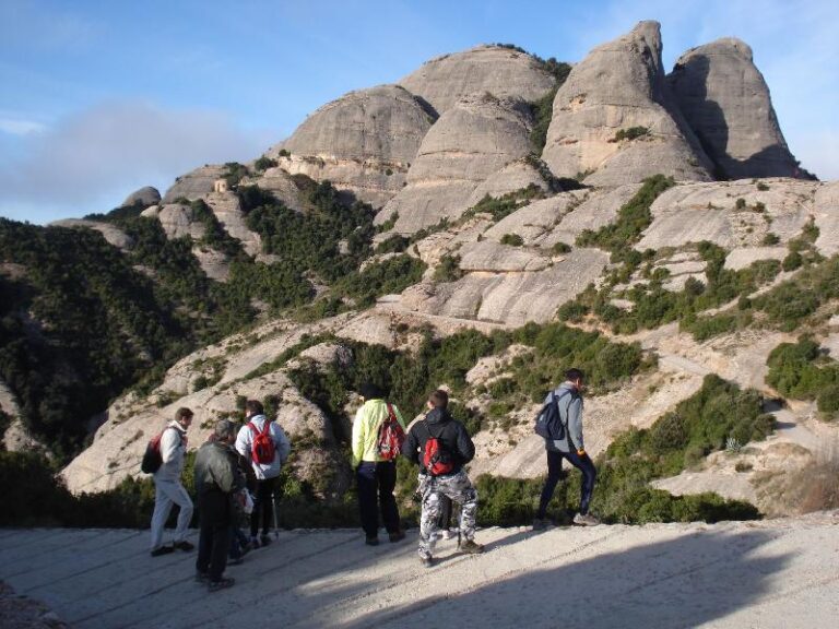 Arribant al Pla de les Tarantules amb Sant Joan i la Magdalena