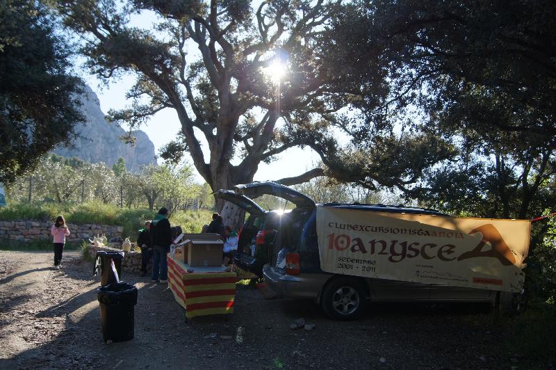 Esmorzar a Collbato. Pancarta 10 anys Club excursionista Anoia