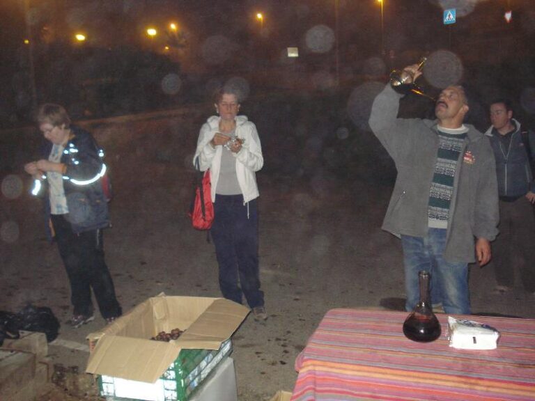 poc a poc, la gent va marxant