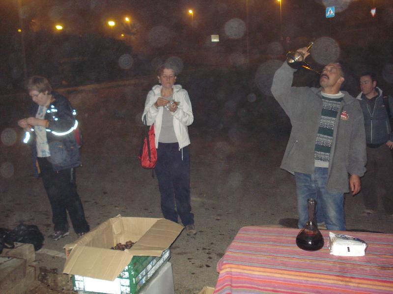 poc a poc, la gent va marxant