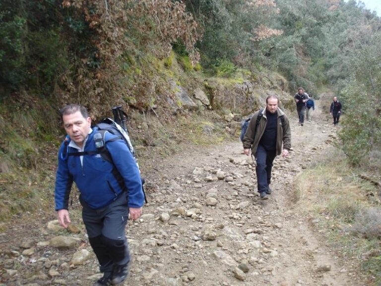 Pujant cap el Coll de la Serrella
