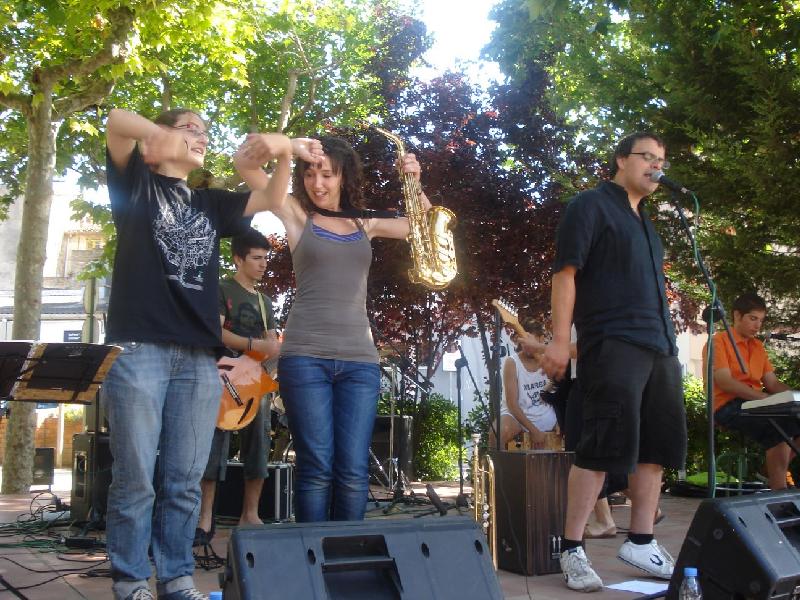 Els Vod-Ska, amenitzen l'arribada