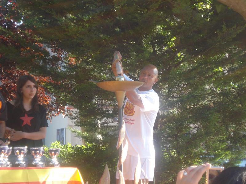 Lliurament de la Flama a la CUCA d'Hostalets