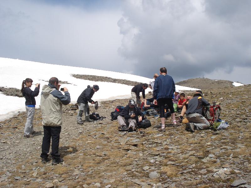 Aturada abans de fer cim. Al fons el Puigmal