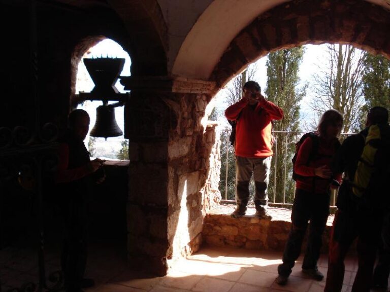 Visitant Sant Joan de la Muntanya 2