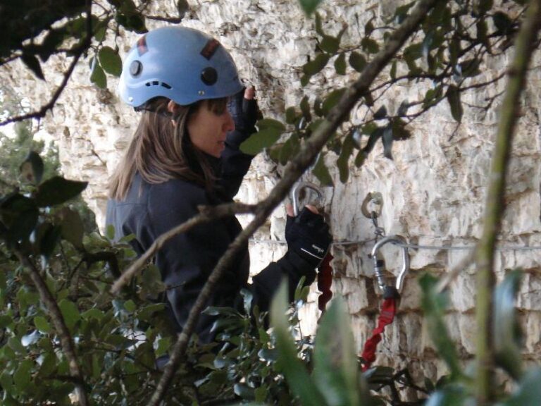 Eva superant un arbre