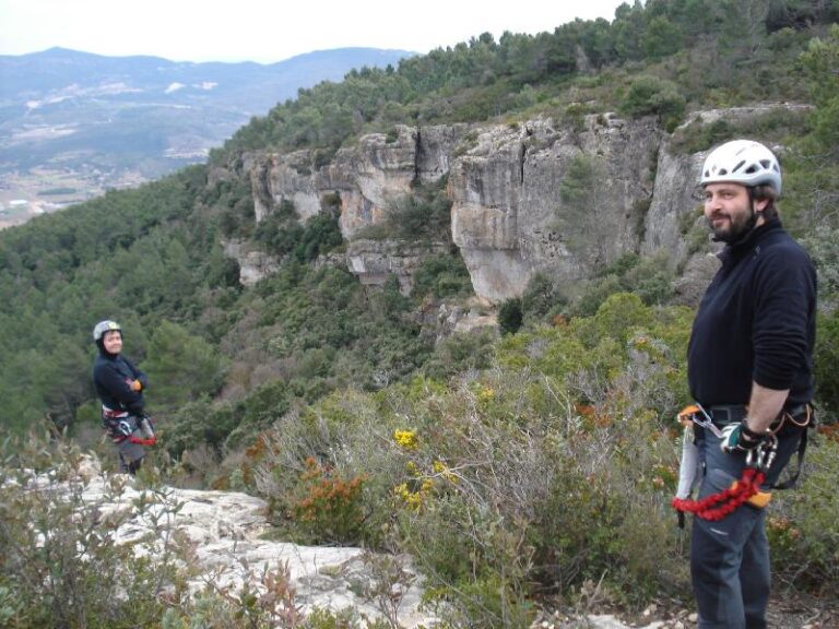 La Montse i en Jordi esperant una part del grup