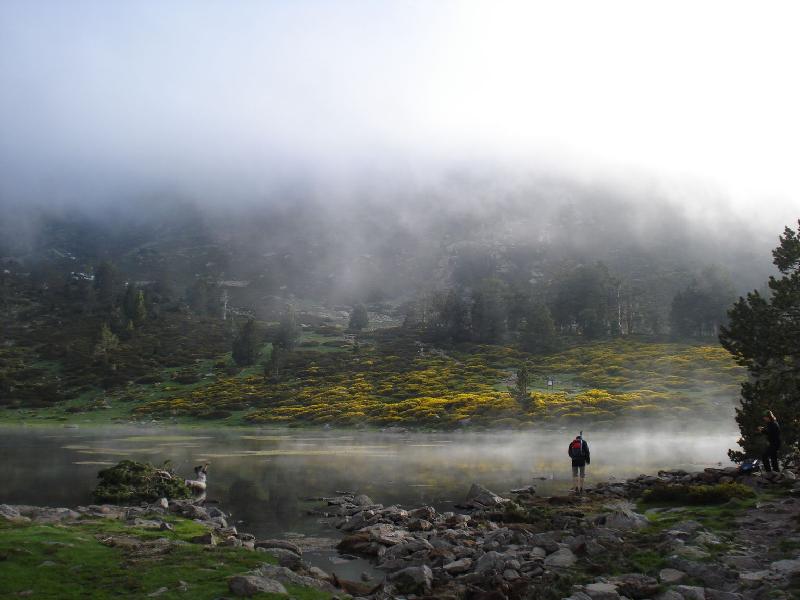 La boira damunt del llac
