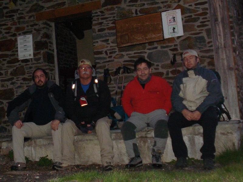 Foto de grup al Refugi de Coma Pedrosa