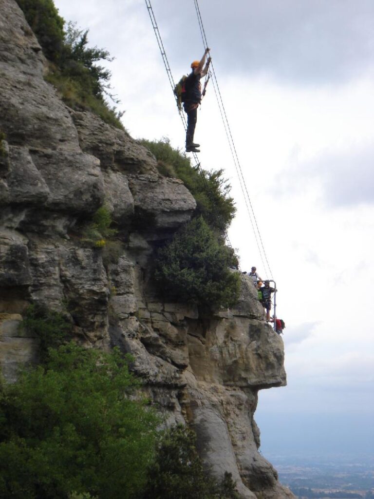 En Marc progressant pel pont