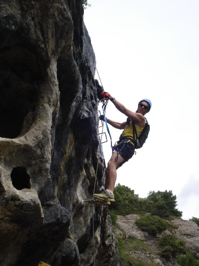 En Jordi B. descendint les baumes corcades