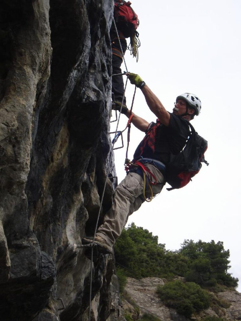 En Joan descendint per les baumes corcades
