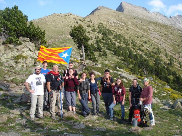 Foto des del Coll. Cim del Canigo al darrera