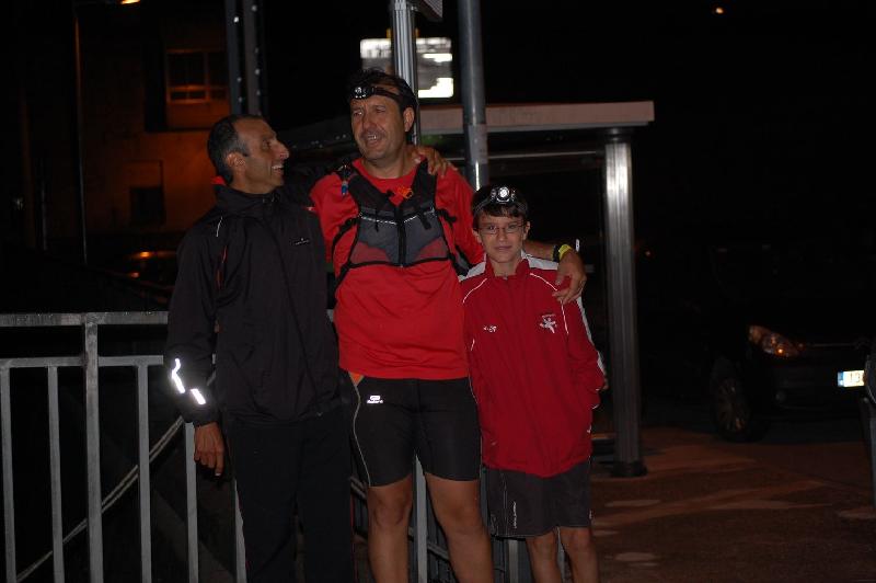 La fam??lia i Carlos reben a Fernando a Monistrol