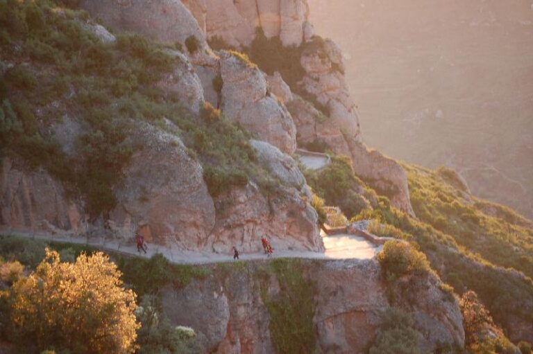 Fernando i H??ctor pujant a Montserrat