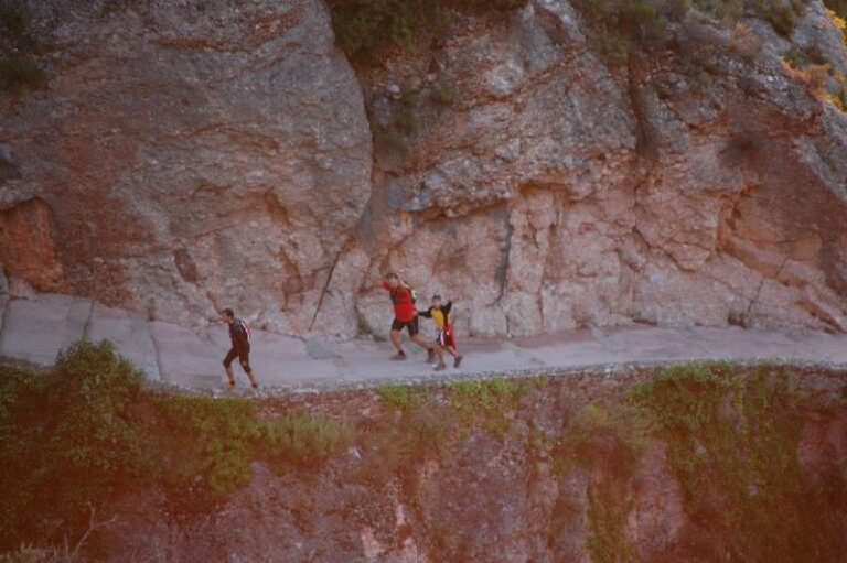 Fernando i H??ctor pujant a Montserrat 2