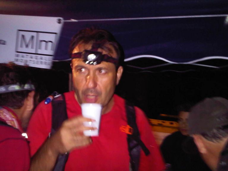 Fernand a l'avituallament de Cavall Bernat