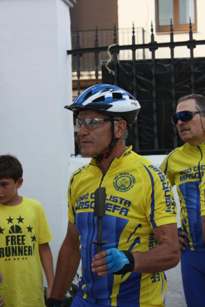 La Penya Ciclista porta el Foc fins al local del CEA