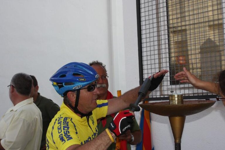 Comprobant la encesa del pebeter