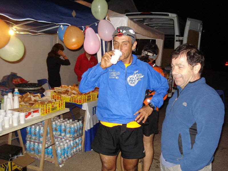 Carlos hidratant-se a Vacarisses