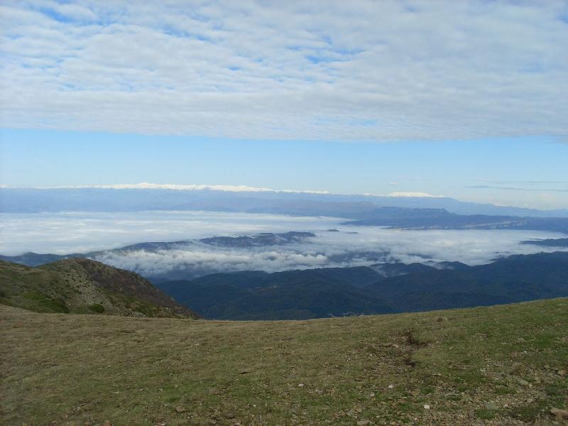 Mirant cap el nord. Al fons, el Canigo