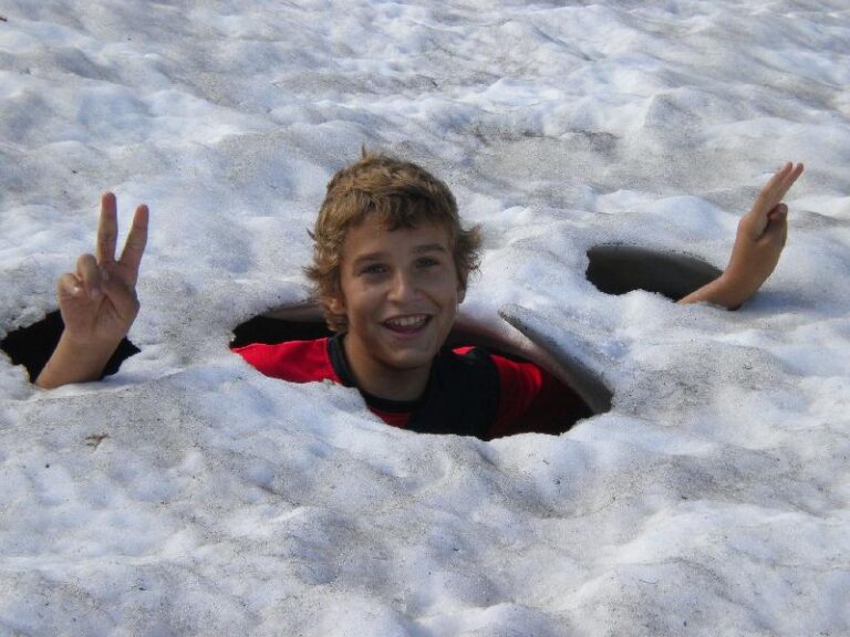 David jugant a la glacera