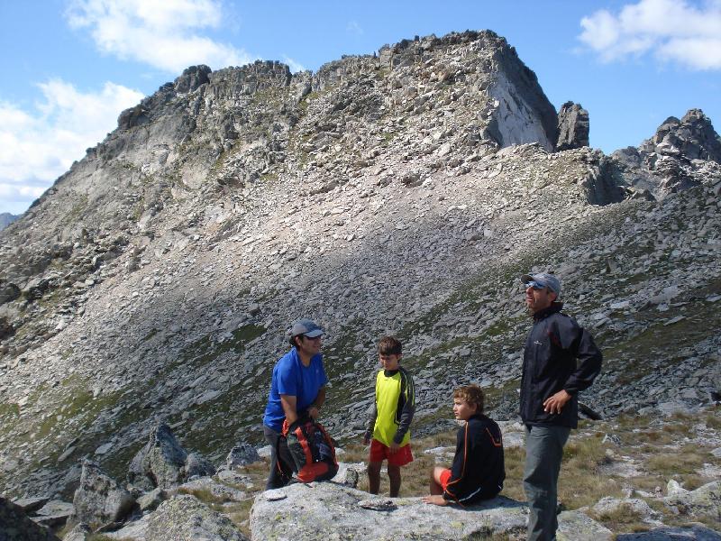 Al Coll d'Amitges (2760mts). Darrera el Tuc de Saboredo