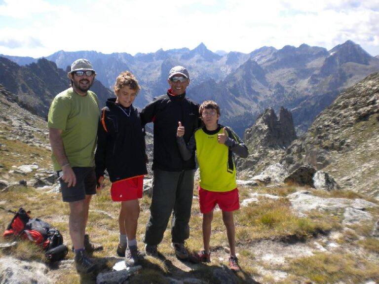 Al Coll d'Amitges. Darrera les Agulles