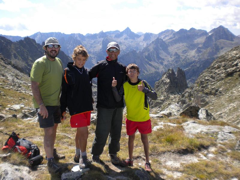 Al Coll d'Amitges. Darrera les Agulles