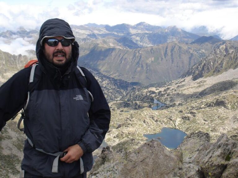 Jordi al Pic d'Amitges (2851mts). Darrera Estanys Negre i de l'Illa