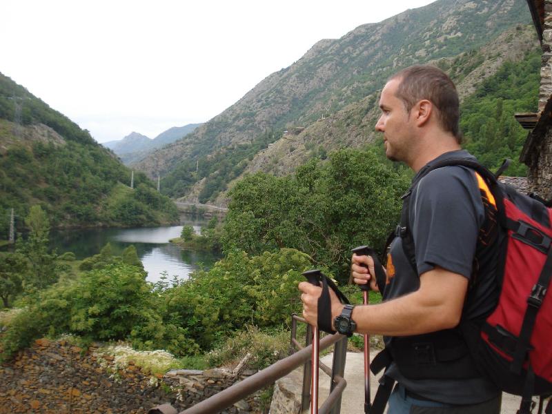 En Marc observa la pressa de Tavascan