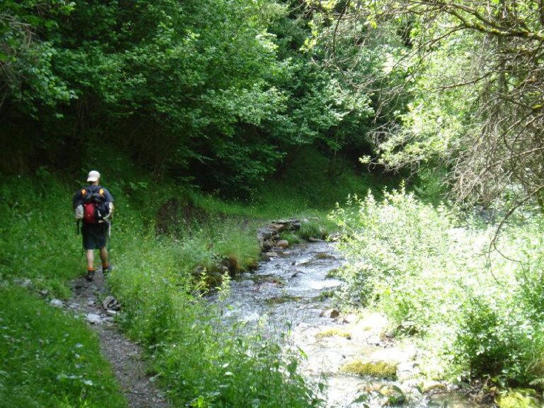 Directes a Estaon per la vora del Riu de Peracal??