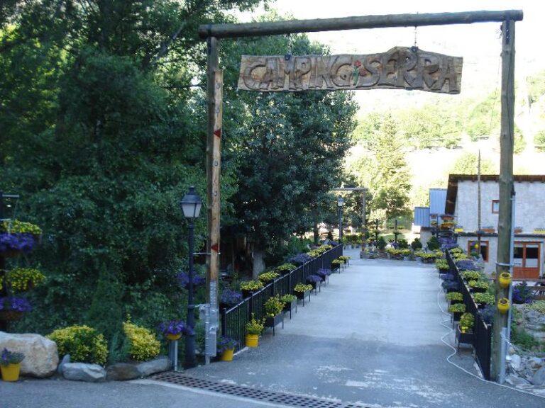 Entrada al Camping Serra
